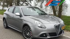 Grijs Occasion 2014 Alfa Romeo Giulietta Distinctive Hatchback | € 8.750 (Eerlijke prijs)