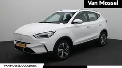 Wit Gebruikt 2023 MG ZS Comfort Sedan | € 26.495 (Eerlijke prijs)