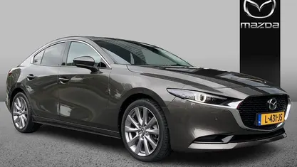 Titanium flash Gebruikt 2021 Mazda 3 Sportive Sedan | € 21.895 (Eerlijke prijs)