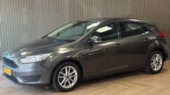 Grijs Gebruikt 2015 Ford Focus Trend Hatchback | € 5.995 (Eerlijke prijs)
