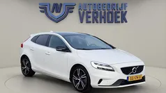 Wit Gebruikt 2018 Volvo V40 R-Design Hatchback | € 17.900 (Eerlijke prijs)