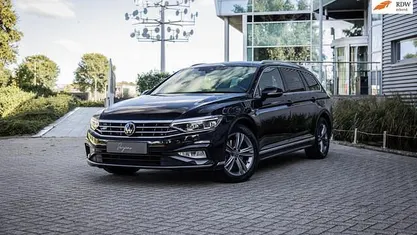 Zwart Gebruikt 2021 VW Passat Business+ Stationwagen | € 19.850 (Eerlijke prijs)