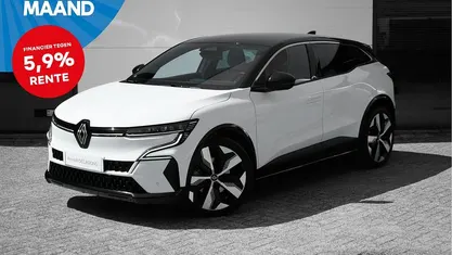Licht wit met zwart dak metallic Occasion 2023 Renault Megane E-Tech Techno Hatchback | € 22.900 (Goede deal)