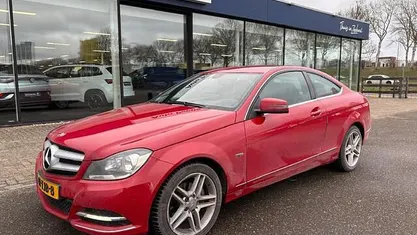 Rood Occasion 2012 Mercedes C180 Ambition Coupé | € 8.940 (Eerlijke prijs)
