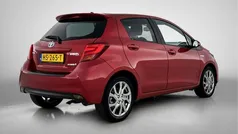 Rood metallic Gebruikt 2016 Toyota Yaris Hatchback | € 12.445 (Eerlijke prijs)