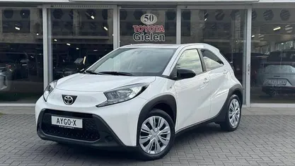 Wit Occasion 2023 Toyota Aygo X Play SUV | € 17.900 (Eerlijke prijs)