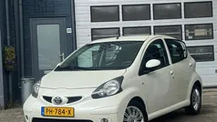 Wit Gebruikt 2006 Toyota Aygo Hatchback | € 2.495 (Eerlijke prijs)