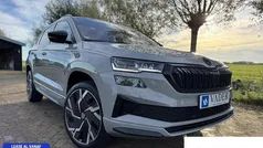 Grijs Gebruikt 2022 Skoda Karoq SportLine SUV | € 34.950 (Eerlijke prijs)