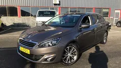Grijs, metallic lak Gebruikt 2015 Peugeot 308 Premium Stationwagen | € 6.999 (Eerlijke prijs)