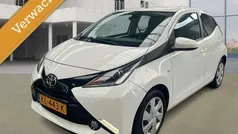 Gebruikt 2016 Toyota Aygo X-play Hatchback | € 7.949 (Eerlijke prijs)