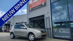 Grijs Gebruikt 2011 Dacia Sandero Lauréate Hatchback | € 3.800 (Eerlijke prijs)