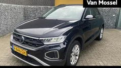 Zwart Gebruikt 2022 VW T-Roc Life SUV | € 24.400 (Eerlijke prijs)