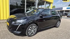 Zwart Gebruikt 2020 Peugeot e-208 Active Hatchback | € 13.999 (Eerlijke prijs)