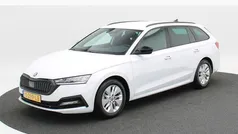 Wit Gebruikt 2023 Skoda Octavia Business Line Stationwagen | € 24.850 (Eerlijke prijs)