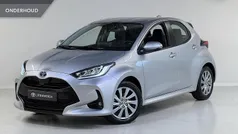 Grijs Gebruikt 2024 Toyota Yaris Hybrid Hatchback | € 22.995 (Eerlijke prijs)