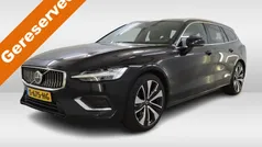Zwart Gebruikt 2023 Volvo V60 Plus Stationwagen | € 38.745 (Eerlijke prijs)
