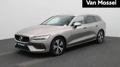 Gebruikt 2021 Volvo V60 Momentum Stationwagen | € 25.900 (Eerlijke prijs)