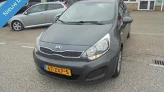 Grijs Gebruikt 2013 Kia Rio Comfort Hatchback | € 3.999 (Eerlijke prijs)