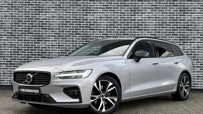 Grijs Occasion 2022 Volvo V60 Ultimate Stationwagen | € 34.894 (Eerlijke prijs)