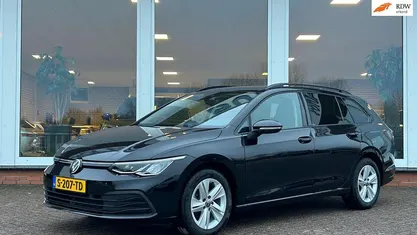 Zwart Occasion 2023 VW Golf VIII Business Stationwagen | € 20.750 (Super prijs)