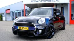 Zwart, metallic lak Gebruikt 2017 Mini Cooper Business Hatchback | € 18.250 (Eerlijke prijs)