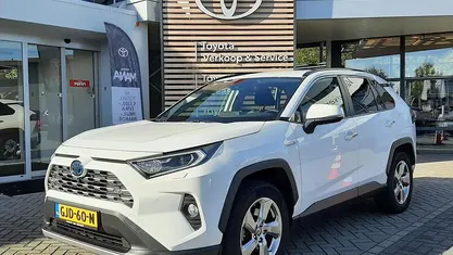 Wit Occasion 2021 Toyota RAV4 Hybrid Executive SUV | € 33.900 (Eerlijke prijs)