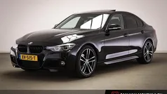 Zwart Gebruikt 2019 BMW 318 M Sport Sedan | € 24.900 (Eerlijke prijs)