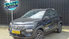 Zwart Gebruikt 2023 Dacia Spring Essentiel Hatchback | € 12.495 (Eerlijke prijs)