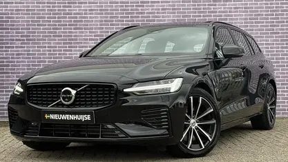 Zwart Gebruikt 2024 Volvo V60 Plus Stationwagen | € 42.899 (Eerlijke prijs)