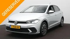 Grijs Gebruikt 2023 VW Polo Life Hatchback | € 19.795 (Eerlijke prijs)