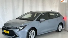 Grijs, metallic lak Gebruikt 2022 Toyota Corolla Active Stationwagen | € 18.999 (Goede deal)