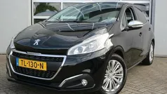 Zwart Gebruikt 2018 Peugeot 208 Allure Hatchback | € 9.900 (Eerlijke prijs)