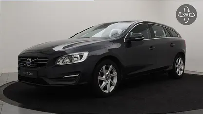 Grijs, metallic lak Gebruikt 2015 Volvo V60 Momentum Stationwagen | € 16.495 (Eerlijke prijs)