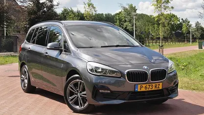 Grijs Gebruikt 2022 BMW 216 Executive Stationwagen | € 19.490 (Eerlijke prijs)
