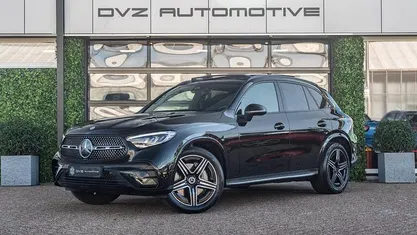 Zwart Occasion 2023 Mercedes GLC200 AMG line SUV | € 57.950 (Eerlijke prijs)