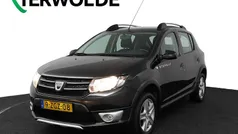 Zwart Gebruikt 2015 Dacia Sandero Lauréate Hatchback | € 8.845 (Goede deal)