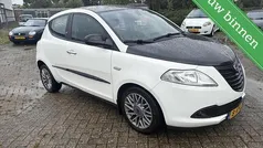 Wit Gebruikt 2013 Lancia Ypsilon Silver Hatchback | € 4.699 (Eerlijke prijs)