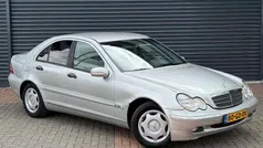 Grijs, metallic lak Gebruikt 2000 Mercedes C200 Elegance Sedan | € 2.750 (Eerlijke prijs)