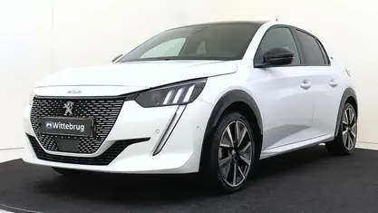 Wit (parellak) Occasion 2020 Peugeot e-208 GT Hatchback | € 17.425 (Eerlijke prijs)