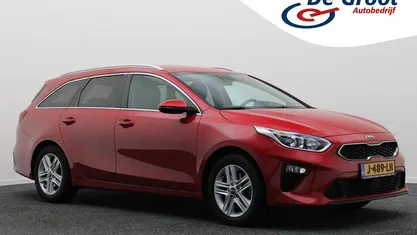 Rood Occasion 2020 Kia Ceed Hatchback | € 17.950 (Eerlijke prijs)