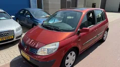Rood Gebruikt 2006 Renault Scénic II Dynamique MPV | € 850 (Goede deal)