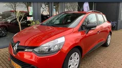 Rood, metallic lak Gebruikt 2015 Renault Clio GrandTour Authentique Stationwagen | € 7.999 (Eerlijke prijs)