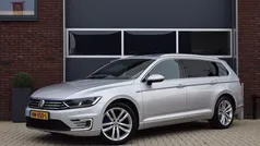 Grijs, metallic lak Gebruikt 2015 VW Passat Highline Stationwagen | € 9.950 (Goede deal)
