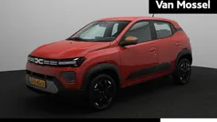 Rood, metallic lak Gebruikt 2024 Dacia Spring Extreme Hatchback | € 15.930 (Eerlijke prijs)