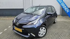 Blauw Gebruikt 2017 Toyota Aygo X-play Hatchback | € 8.900 (Eerlijke prijs)