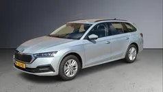 Zilver Gebruikt 2022 Skoda Octavia Business Line Stationwagen | € 18.995 (Goede deal)