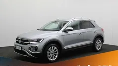 Grijs Gebruikt 2023 VW T-Roc Style SUV | € 32.400 (Eerlijke prijs)