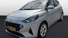 Grijs metallic Gebruikt 2022 Hyundai i10 Comfort Hatchback | € 16.930 (Eerlijke prijs)