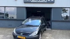 Zwart, andere lak Gebruikt 2004 Peugeot 307 Hatchback | € 1.950 (Eerlijke prijs)