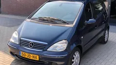 Blauw, metallic lak Gebruikt 2002 Mercedes A160 Elegance MPV | € 2.399 (Goede deal)